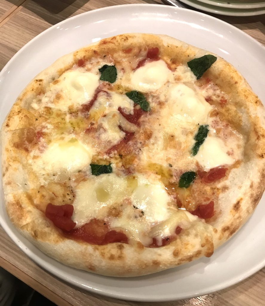 ラパウザマルゲリータピザ